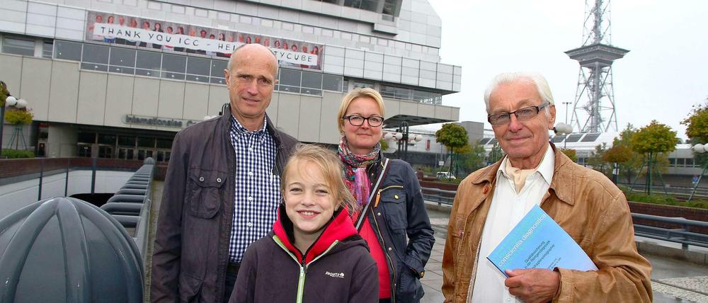 Mias Vater befand sich während des Mauerfalls bei einem internationalen Kongress im ICC. 