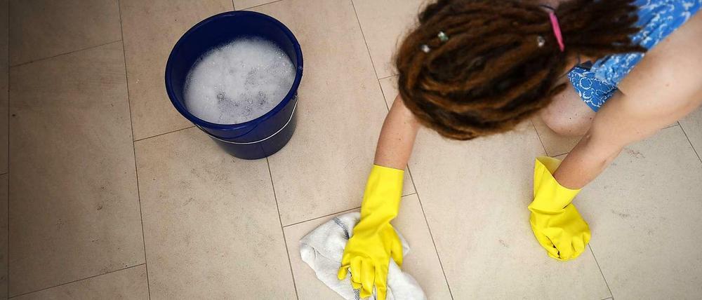 60 Sekunden soll es nur dauern: Dann kommt eine Putzkraft in die Wohnung.
