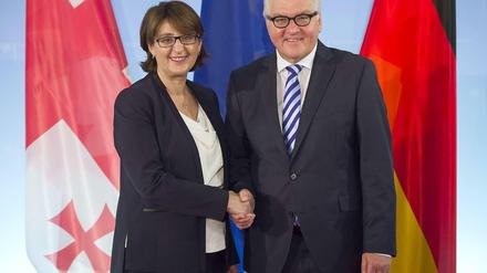 Georgiens Außenministerin Maja Panjikidze mit ihrem deutschen Amtskollegen Frank-Walter Steinmeier in Berlin.
