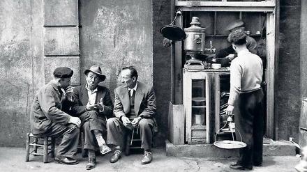 Geschichten erzählen mit der Kamera. Ara Gülers Straßenszene aus Istanbul stammt aus dem Jahr 1958. 
