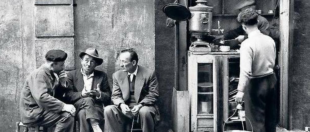 Geschichten erzählen mit der Kamera. Ara Gülers Straßenszene aus Istanbul stammt aus dem Jahr 1958.