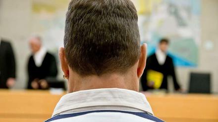 Der Autobahnschütze vor Gericht. Die Anklage fordert zwölf Jahre Haft.