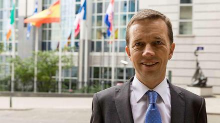 AfD-Chef Bernd Lucke vor dem Europaparlament in Brüssel.