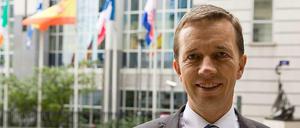 AfD-Chef Bernd Lucke vor dem Europaparlament in Brüssel.