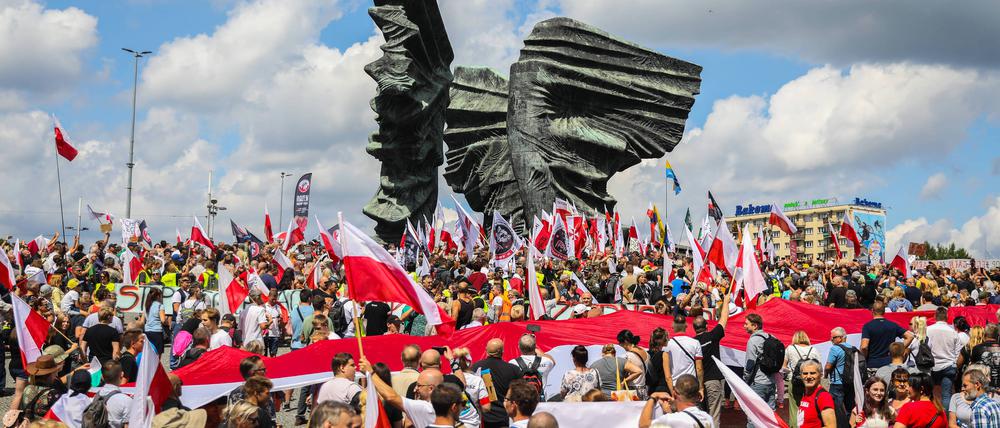 Pandemie-Proteste in Polen: Im deutschen Nachbarland lehnt fast jeder Vierte  eine Corona-Impfung ab.