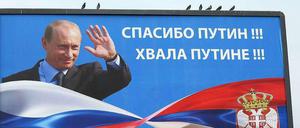 In Belgrad wird Wladimir Putin noch herzlich willkommen geheißen.