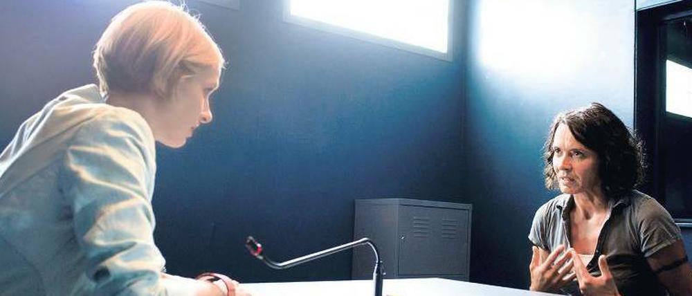 Weil Kollege Kopper im Urlaub ist, wird Lena Odenthal (Ulrike Folkerts, re.) die Fallanalytikerin Johanna Stern (Lisa Bitter) zugeteilt. Das gefällt der Kommissarin gar nicht.