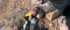 Auf einem IS-Video sind deutsche Handgranaten eines älteren Fabrikats zu sehen. 
