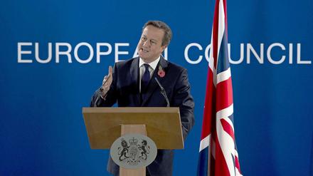 Cameron ist erzürnt. Der britische Premierminister auf der Pressekonferenz in Brüssel. 