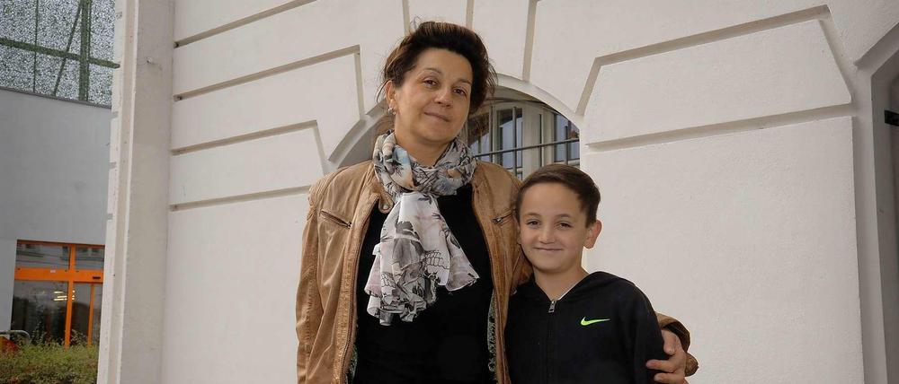 Über die Mauer hinweg. Von Ost-Berlin in den Libanon, um nach West-Berlin zu gelangen - so kompliziert konnte es damals zugehen in der geteilten Stadt, erfuhr der elfjährige Aziz von seiner Mutter Susan Bandar, Heute wohnt die Familie in Wilmersdorf.