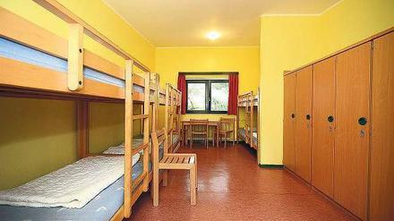 Zimmer in einer klassischen Jugendherberge.
