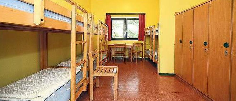 Zimmer in einer klassischen Jugendherberge.