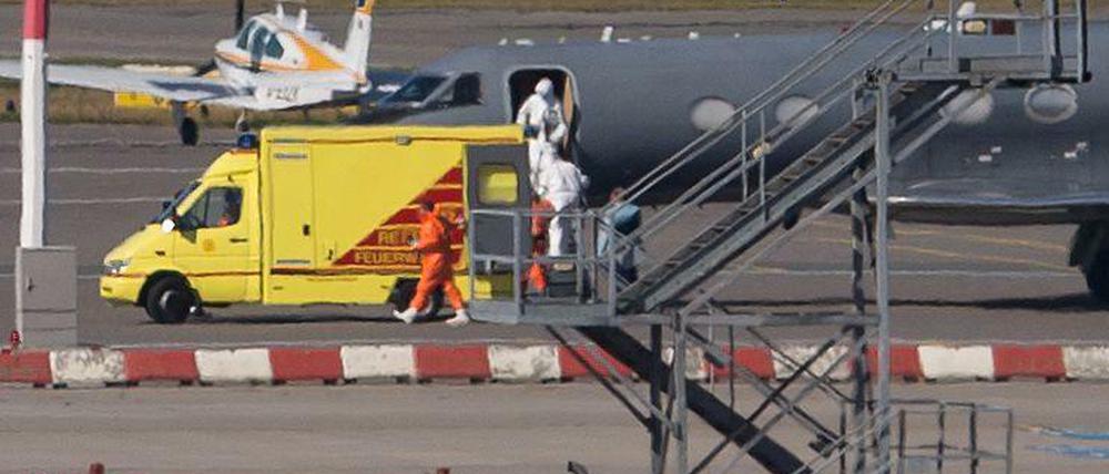 Ausgeflogen. Als der Patient in Hamburg ankam, konnte er noch laufen.