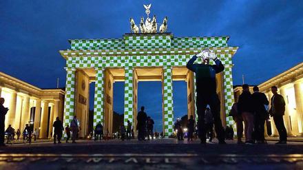 Berlin im Oktober. Auch im Herbst zieht die Stadt zahlreiche Touristen an, zum Beispiel mit dem Festival "Berlin leuchtet". 