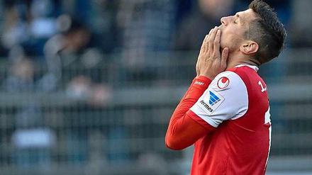 Kapitän Damir Kreilach tut sich derzeit schwer beim Führen der Mannschaft.