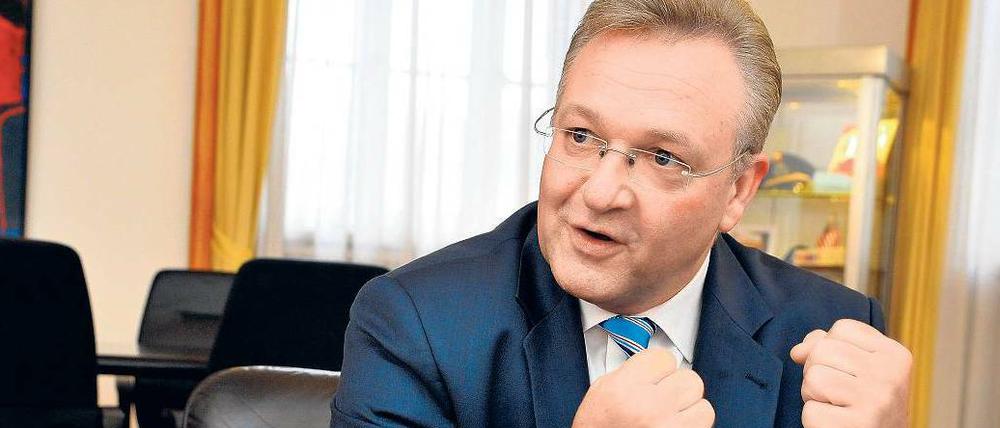Frank Henkel, Innensenator von Berlin, will nicht als Verlierer in der Neuordnung des Berliner Senats unter dem künftigen Regierenden Bürgermeister Michael Müller dastehen.