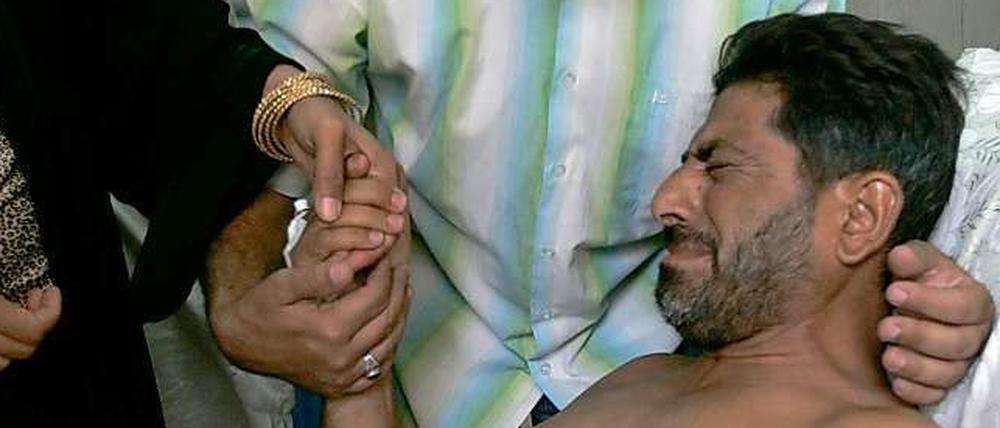 Ein durch Schüsse eines Blackwater-Söldners veletzter Iraker im September 2007 in einem Bagdader Krankenhaus.