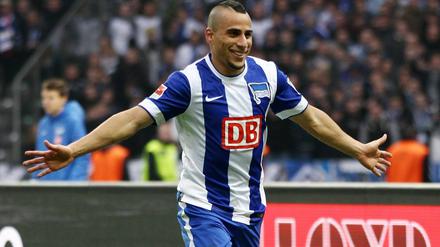 In Topform: Änis Ben-Hatira bejubelt das erste seiner zwei Tore zum 3:0-Sieg der Berliner gegen den Hamburger SV. 