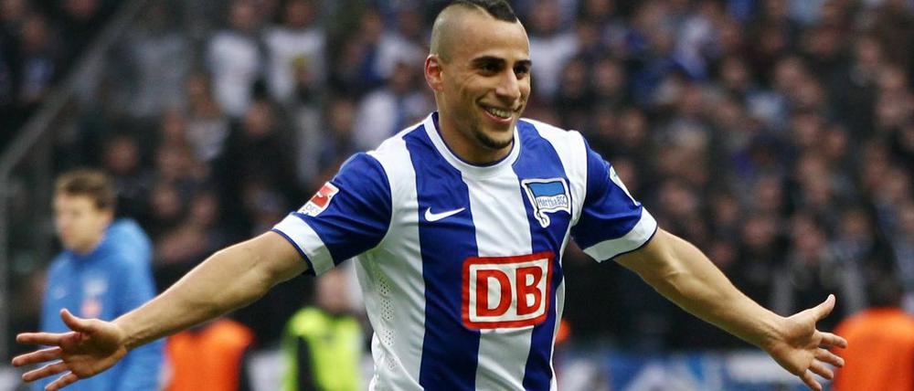 In Topform: Änis Ben-Hatira bejubelt das erste seiner zwei Tore zum 3:0-Sieg der Berliner gegen den Hamburger SV.