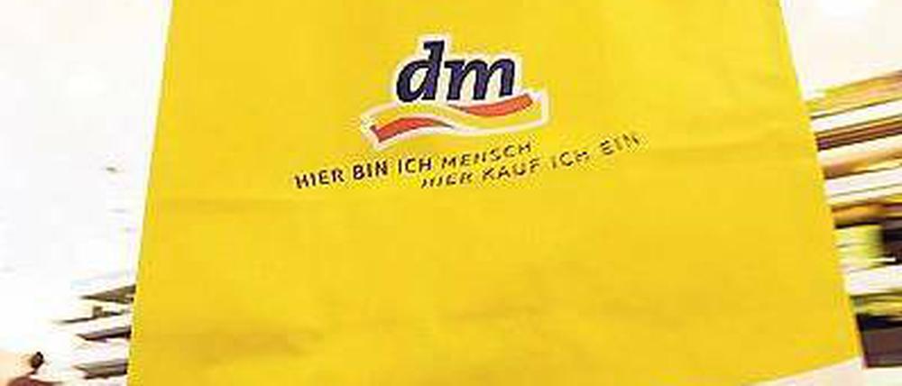 Großeinkauf. Im Inland und Südosteuropa wächst dm kräftig. Im Rest Europas und beim Online-Geschäft hält sich der Drogeriemarktführer aber bislang zurück.