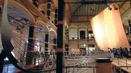 Langes Ding. Ein Wikingerschiff im Martin-Gropius-Bau. 