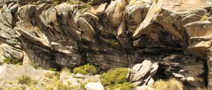 Unter dem Felsüberhang Cuncaicha in den peruanischen Hoch-Anden lebten schon Steinzeitmenschen.