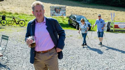 Hans-Georg Maaßen im Wahlkampf an der Bergbaude Geisenhimmel.