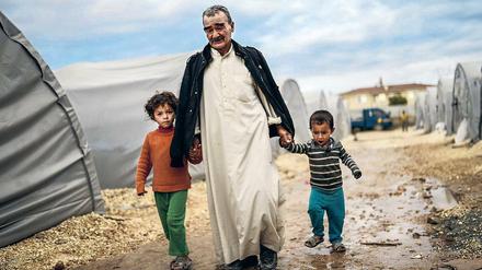 Durch den Matsch. Auf schlechtes Wetter sind die Flüchtlingslager kaum eingerichtet.