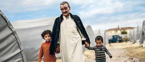 Durch den Matsch. Auf schlechtes Wetter sind die Flüchtlingslager kaum eingerichtet.