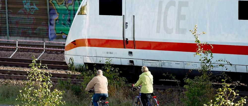 Ein ICE in Wolfsburg. Am Sonntag war die Strecke zwischen Berlin und Wolfsburg stundenlang gesperrt.