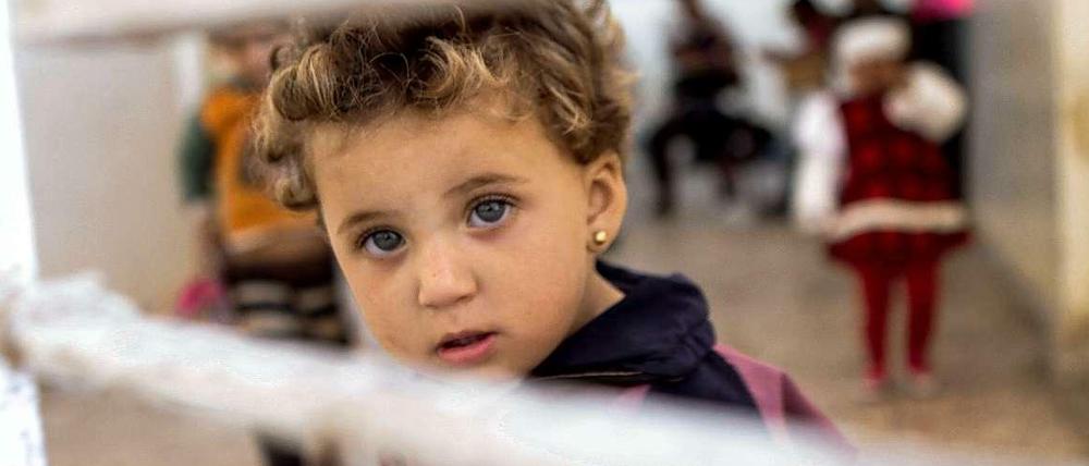 Kriegsflüchtlinge aus Syrien sollen in den Heimen an der Zehlendorfer Goerzallee untergebracht werden. Das Bild zeigt ein syrisches Mädchen in einem Flüchtlingslager an der Grenze zum Irak.