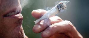 Ein Problem bleibt: Auf Bundesebene ist Marihuana weiterhin illegal.
