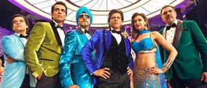 Wir sind Inder, wir verdienen Respekt. Die Gaunertruppe ist mit Abishek Bachchan (Turban), Shah Rukh Khan (Weste) und Deepika Padukone (Sari) prominent besetzt.
