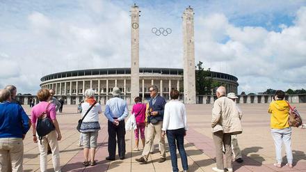 Bitte recht freundlich: Der Tourismus ist eine der stärksten Wachstumsquellen der Berliner Wirtschaft. 27 Millionen Besucher kamen im vergangenen Jahr, viele interessierten sich auch für das Olympiastadion. 