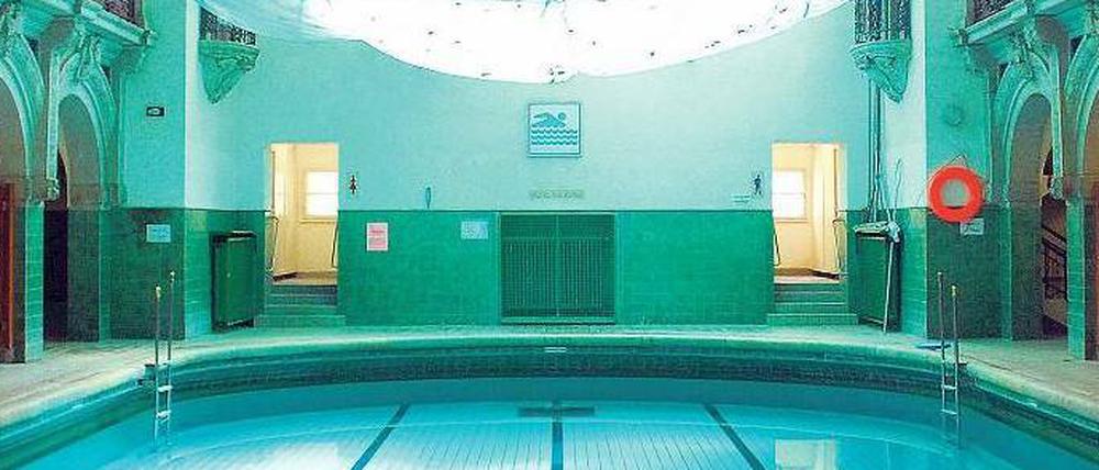 Das Baerwaldbad in Berlin-Kreuzberg mit dem Charme einer spätrömische Hallenkirche hat zwei Stunden im Monat nur für trans- und intersexuelle Menschen geöffnet.