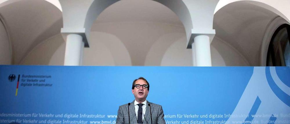 Verkehrsminister Dobrindt ist nach einem Jahr wieder da, wo er begann: bei einer Auobahn-Maut.