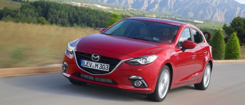 Kompakt und mit Lachmund: Der Mazda 3 hebt sich vom Design her aus der Masse ab. Mit langer Haube und geschwungenen Linien wirkt er dynamischer als viele Konkurrenten.