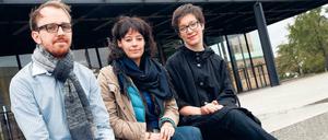 Raumexperiment. Euan Williams, Christina Werner, Sophia Pompéry (von links) vor der Neuen Nationalgalerie.
