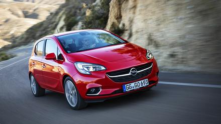 Dynamisch: Der Opel Corsa erreicht zwar nicht ganz die sehr gute Handlichkeit eines Fabia, geht aber viel dynamischer ums Eck als der Vorgänger.