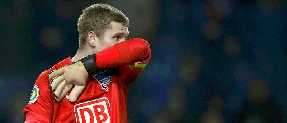 Zum Verstecken. Hertha-Torwart Thomas Kraft in Bielefeld.