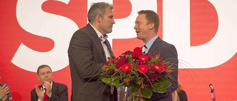 Der neue und der alte Landeschef der SPD: Andreas Bausewein (links) und Christoph Matschie auf dem Landesparteitag am vergangenen Wochenende. Einst waren sie erbitterte Gegner in der Frage, ob man mit der Linkspartei koalieren soll.