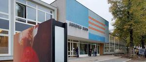 Ach, Amerika. Hier am Bahnhof Zoo kehrt neues Leben ein. Ins alte Amerika Haus zieht die C/O-Galerie ein.