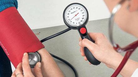 Unbezahlbar? Viele Krankenversicherte sind mit ihren Kassenbeiträgen überfordert.