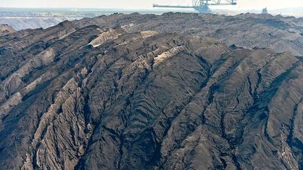 Vattenfall möchte seine Tagebaue in Deutschland verkaufen, hier eine Abraumhalde in Jänschwalde in Brandenburg.