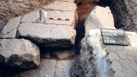 Das Bild zeigt die archäologische Ausgrabungsstätte.