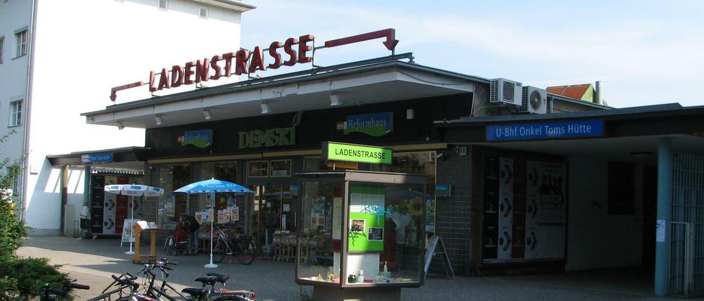 Die Ladenstraße am U-Bahnhof Onkel-Toms-Hütte.