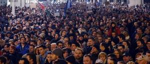 In Budapest demonstrierten tausende Menschen gegen die geplante Internet-Steuer.