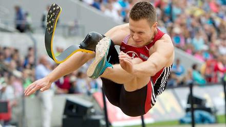 Endgültig historisch. Im vergangenen Juli sprang Markus Rehm 8,24 Meter weit und wurde in Ulm Deutscher Meister. Seit Montag steht fest, dass Weite und Titel auch offiziell in die Geschichte der deutschen Leichtathletik eingehen.