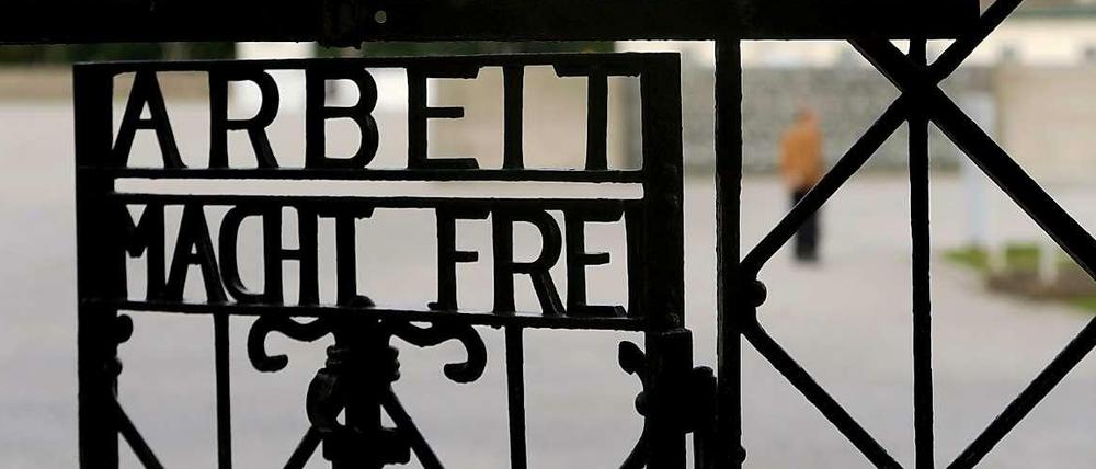 In der KZ-Gedenkstätte Dachau wurde eine Tür mit der Parole "Arbeit macht frei" gestohlen.