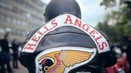 In der Defensive. Die Polizei erhöht den Druck auf Rocker – nicht nur in Berlin. Am Landgericht in der Hauptstadt läuft einer der größten Hells-Angels-Prozesse.